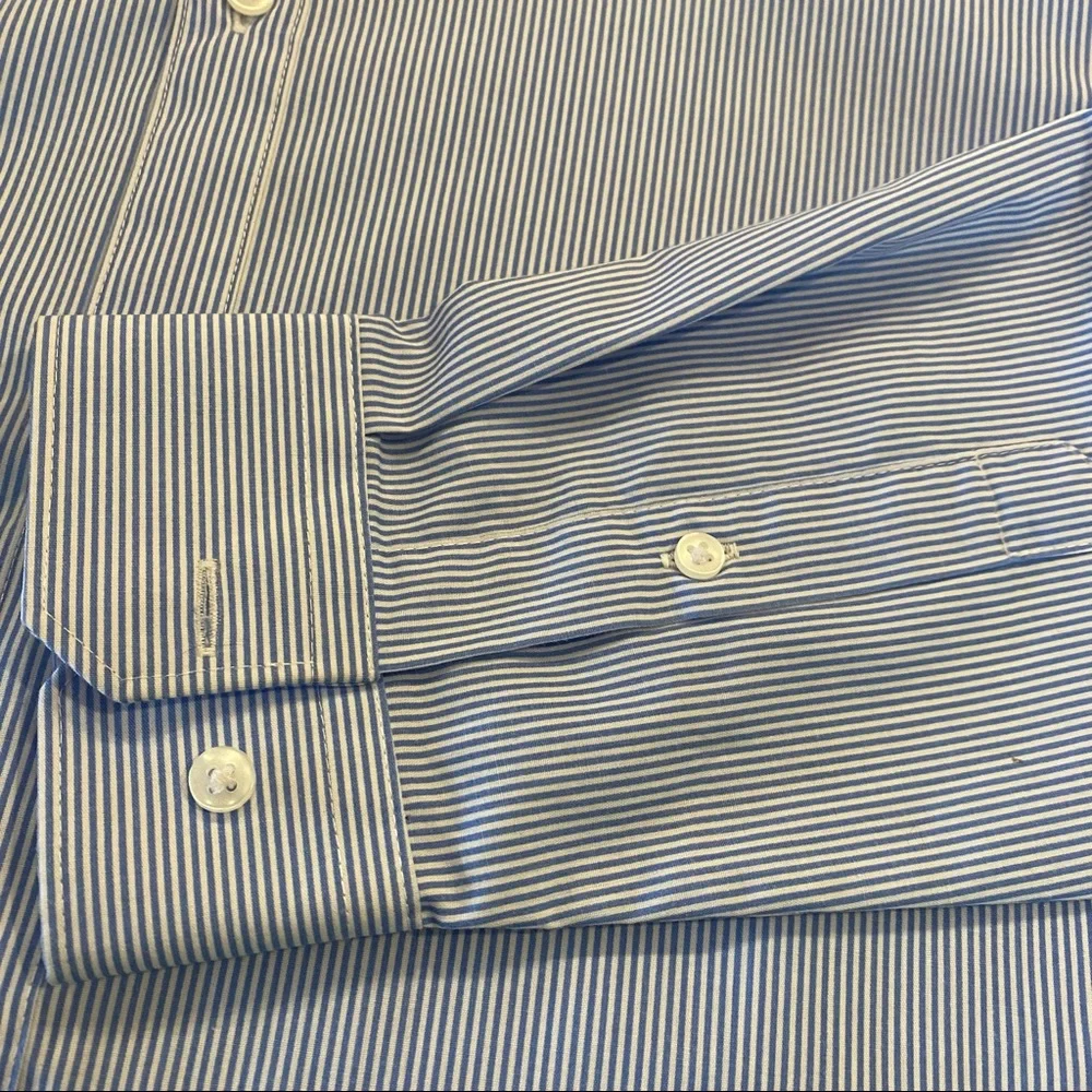H & M Men’s Button Dress Shirt, Size M Slim Fit; Light Blue & White Pinstripe - Picture 7 of 7
